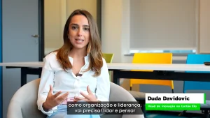 Entrevista com o Head de inovação sobre liderança em um evento empresarial